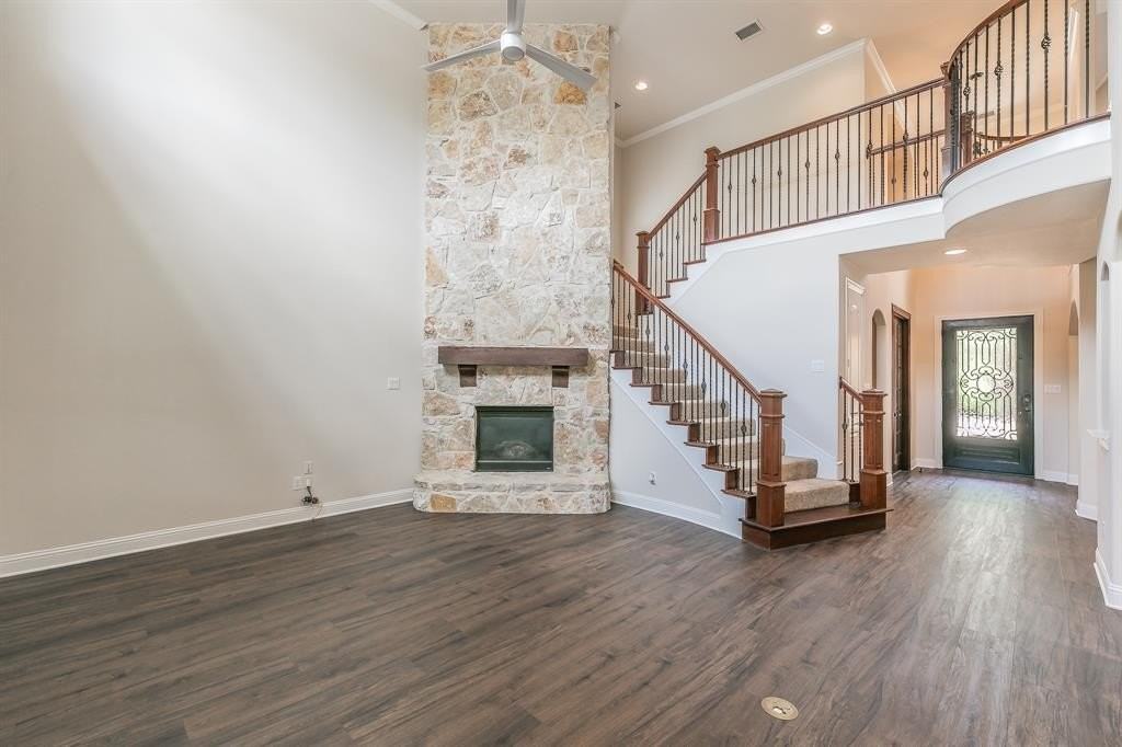 2732 Waverley Dr - Photo 4 of 35