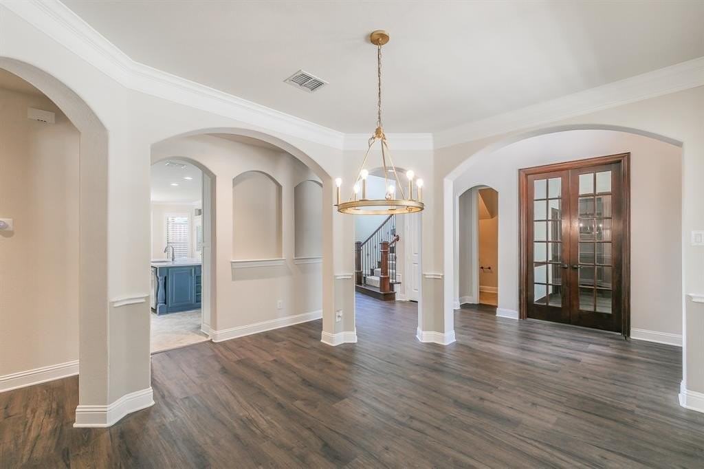 2732 Waverley Dr - Photo 7 of 35