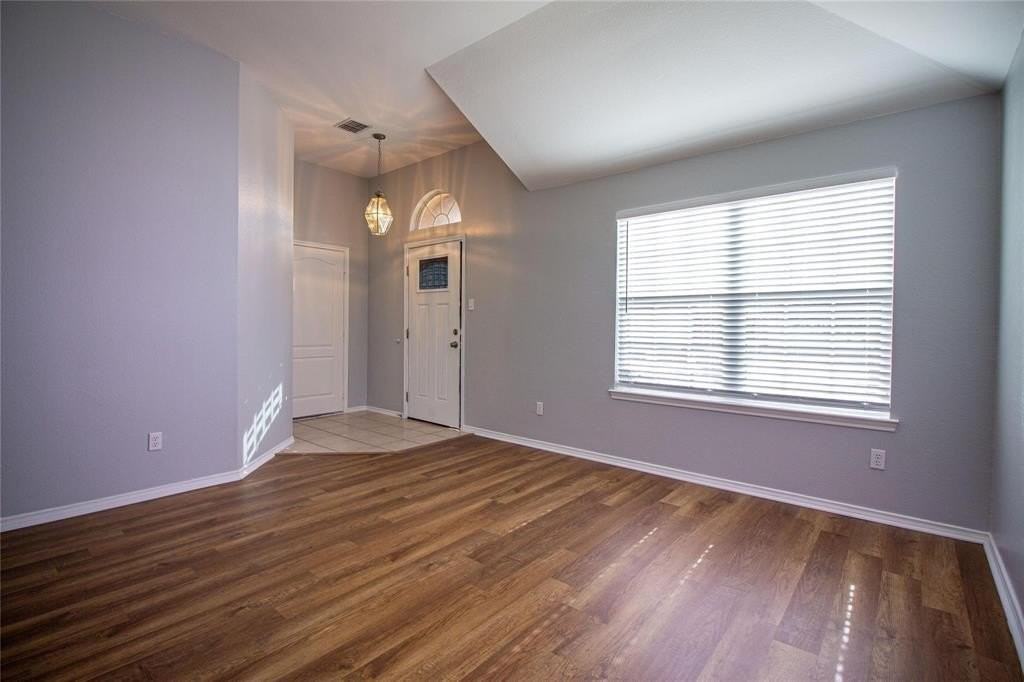 1933 Joe Pool Dr - Photo 3 of 23