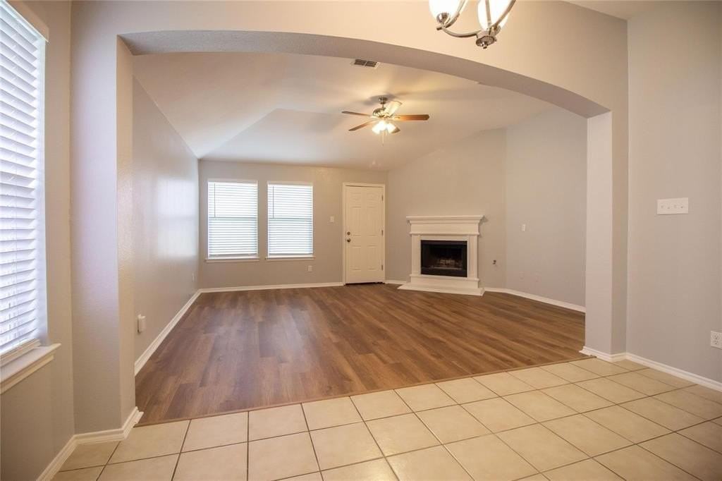 1933 Joe Pool Dr - Photo 5 of 23