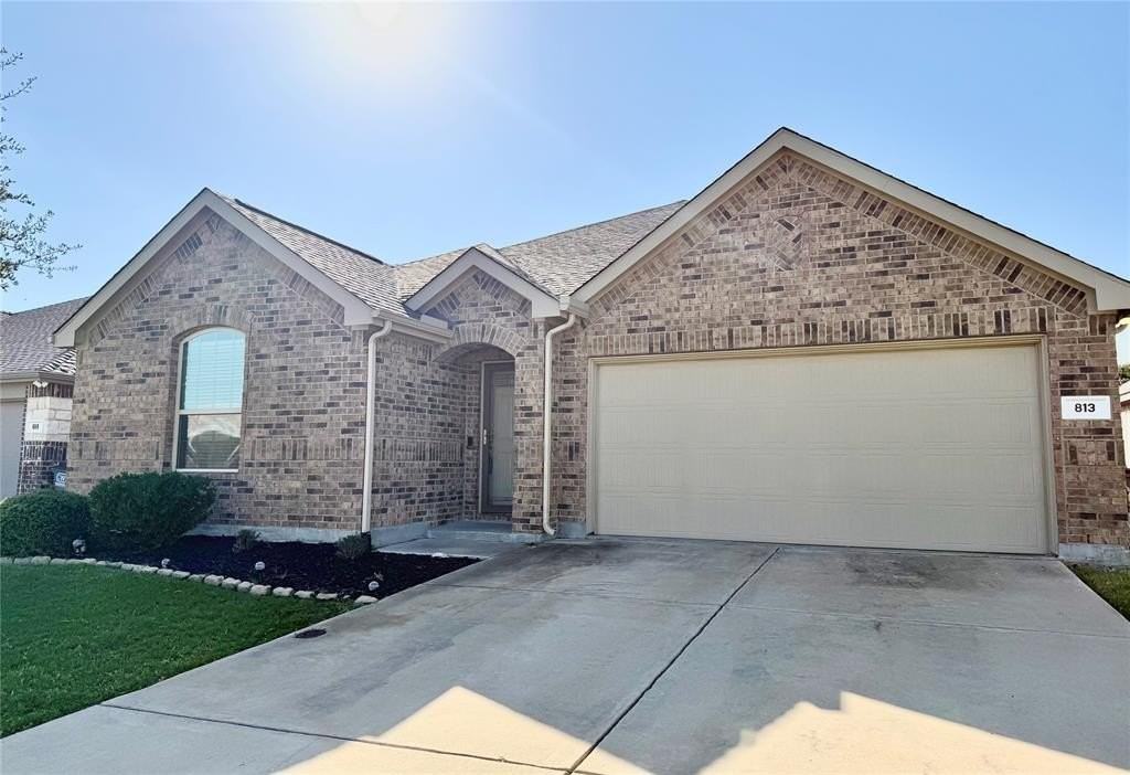 813 Evergreen St - Photo 3 of 29