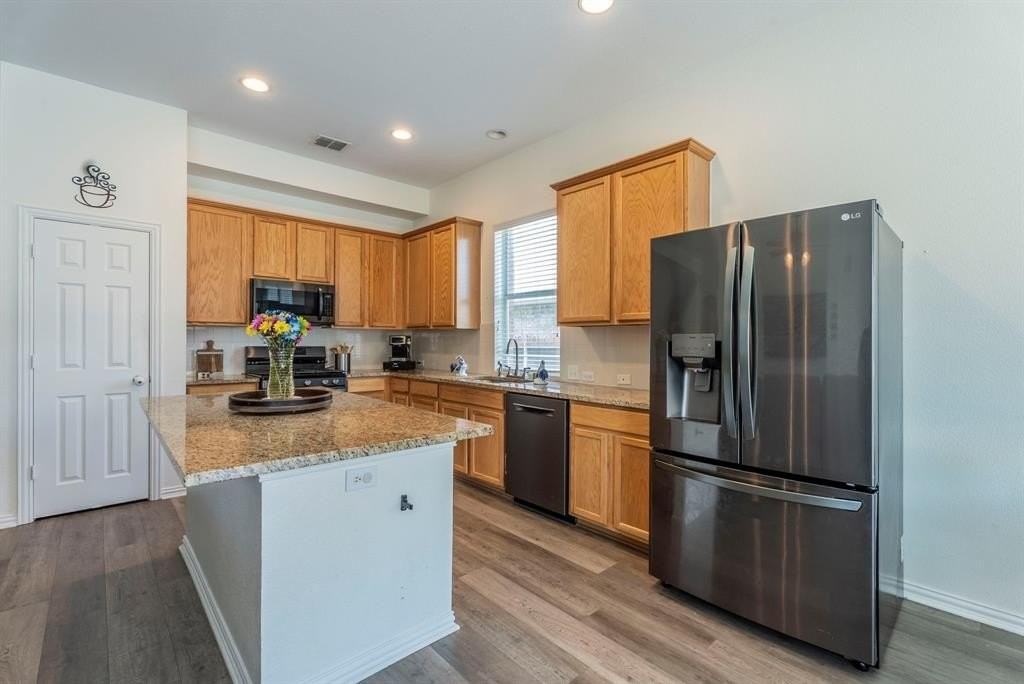 1404 Kittyhawk Dr - Photo 5 of 32