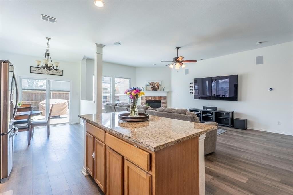 1404 Kittyhawk Dr - Photo 7 of 32