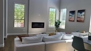 473 Chambers Pl - Photo 4 of 17