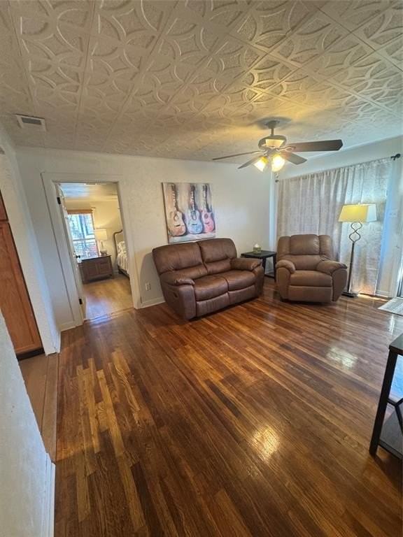 1742 Palm St - Photo 5 of 18