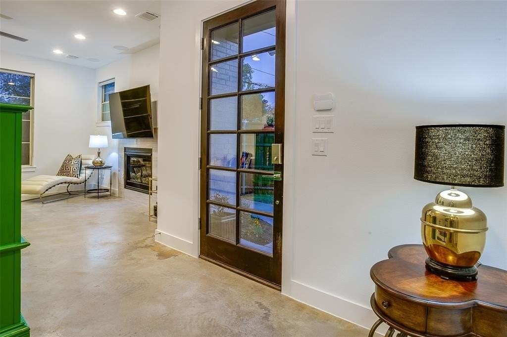 3823 Greenville Ave - Photo 5 of 40