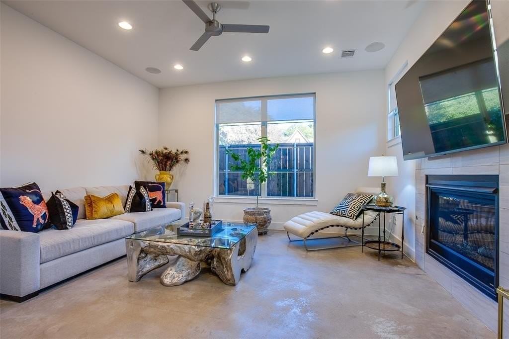 3823 Greenville Ave - Photo 7 of 40