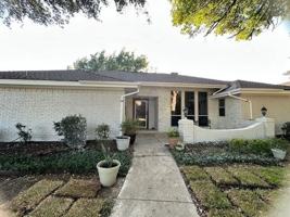 featured image of 2649 Mariposa Cir