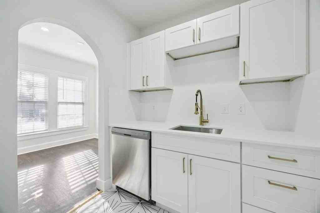 3210 North Haskell Avenue - Photo 7 of 20