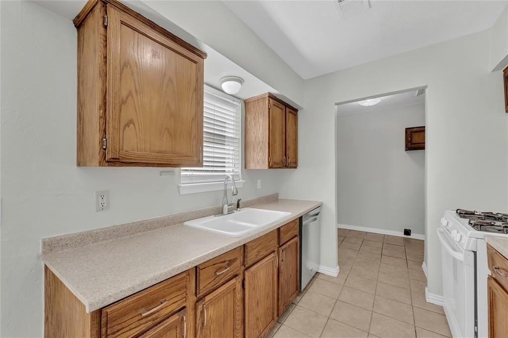 1325 East Park Drive - Photo 5 of 13