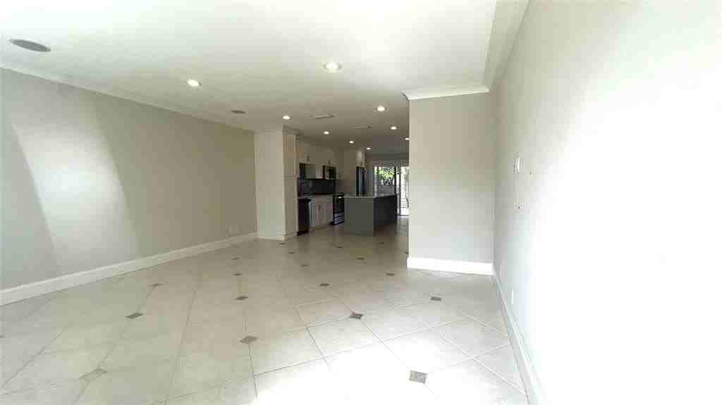 1917 Ne 3rd St #113 - Photo 5 of 23