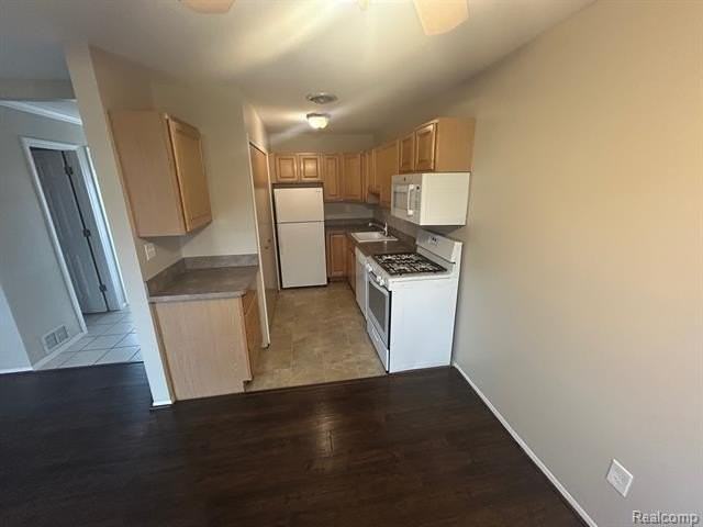 41168 N Woodbury Green Dr - Photo 7 of 18