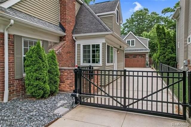 2120 Buckingham Ave - Photo 3 of 50