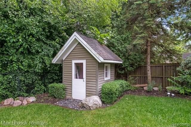 2120 Buckingham Ave - Photo 6 of 50