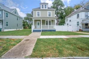 featured image of 846 W 41st St