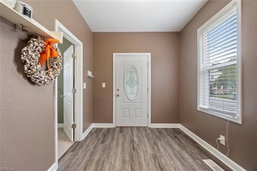 846 W 41st St - Photo 6 of 32