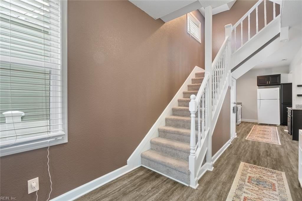 846 W 41st St - Photo 7 of 32