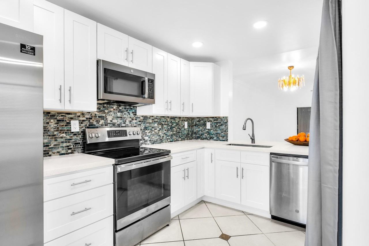 153 West Laurel Drive #1003 - Photo 3 of 15