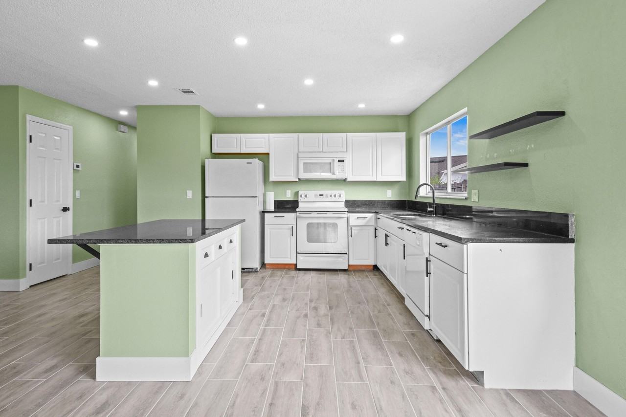 2079 Se Triumph Rd - Photo 5 of 23