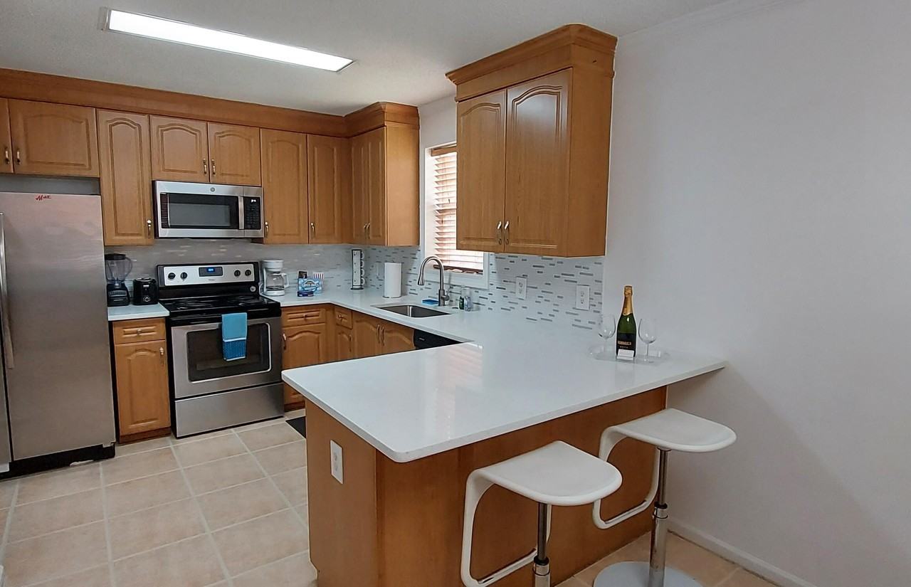 1401 W 9th St - Photo 2 of 17