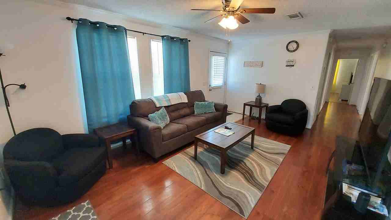 1401 W 9th St - Photo 3 of 17