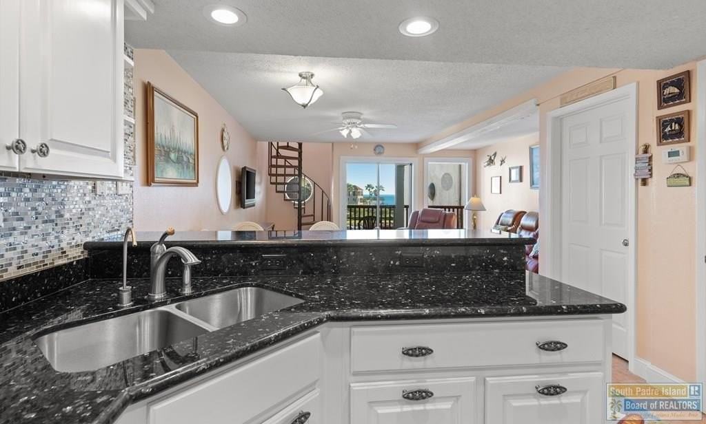 6201 Padre Blvd - Photo 6 of 29