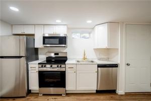 featured image of 10 S Locust Ave