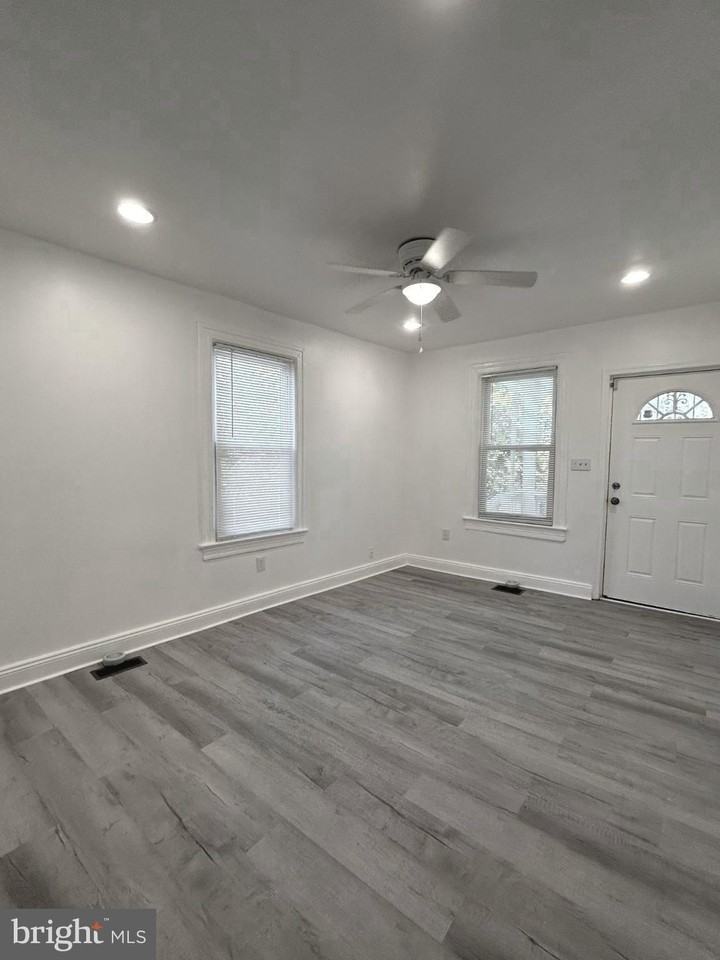 4731 Sheriff Rd Ne - Photo 4 of 34