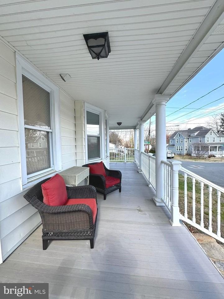 1121 Rosedale Ave - Photo 4 of 37