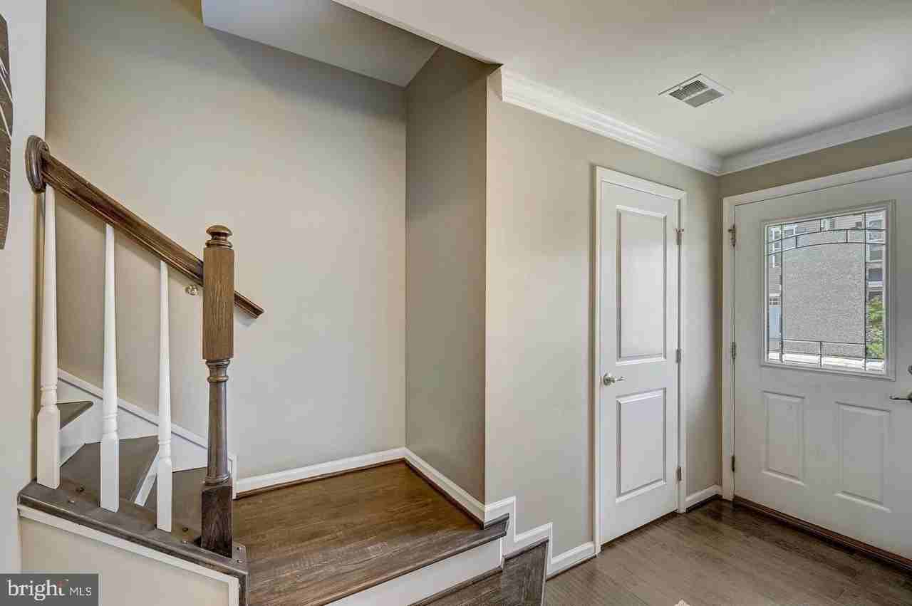 8102 Secluded Cove Ln - Photo 3 of 23