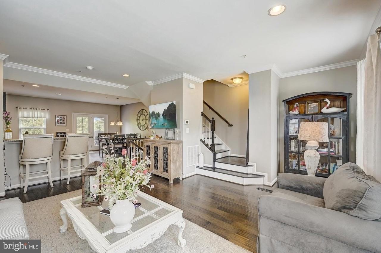 8102 Secluded Cove Ln - Photo 4 of 23