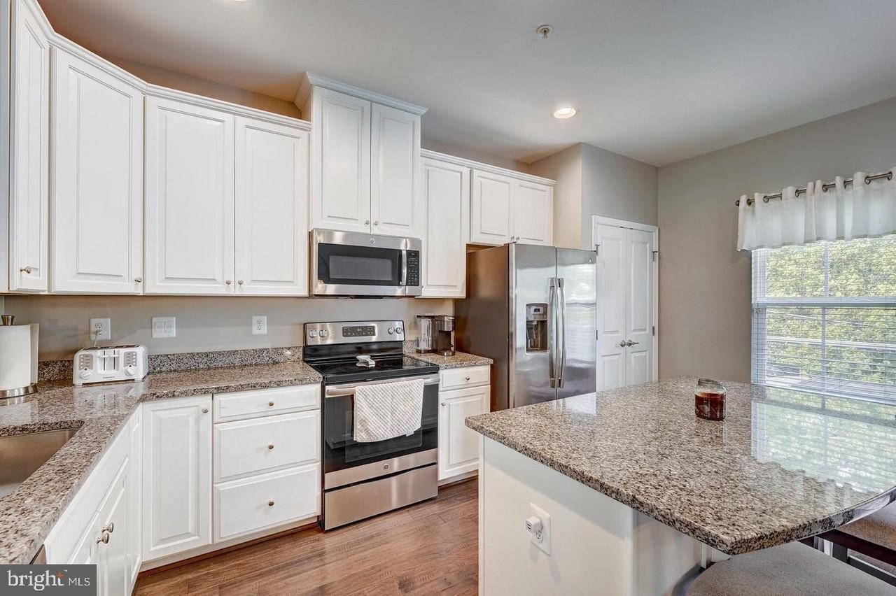 8102 Secluded Cove Ln - Photo 7 of 23