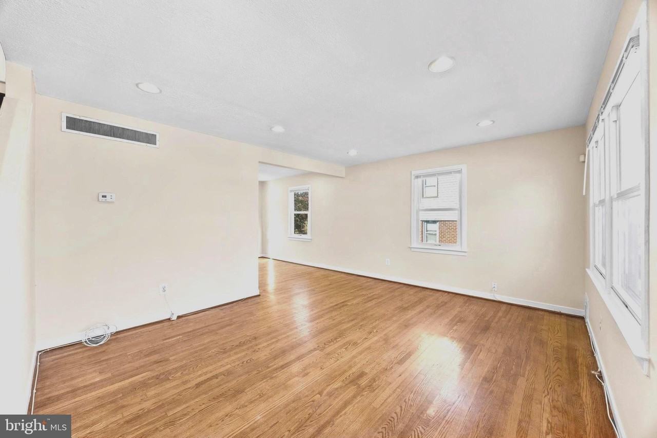 4605 Akron St - Photo 4 of 38