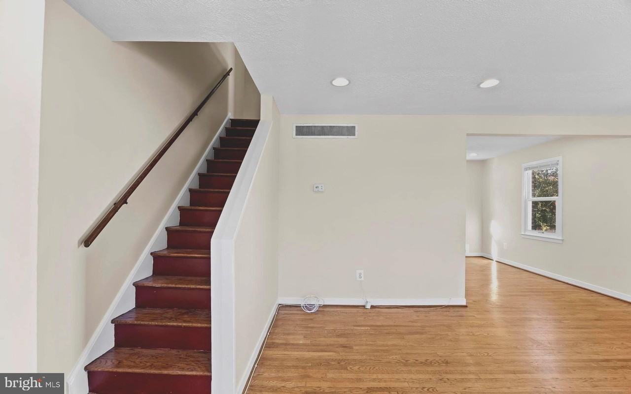 4605 Akron St - Photo 5 of 38