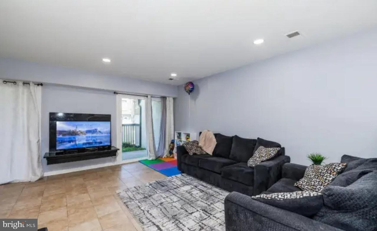 3919 El Soneta Pl Unit 9 #9 - Photo 4 of 17