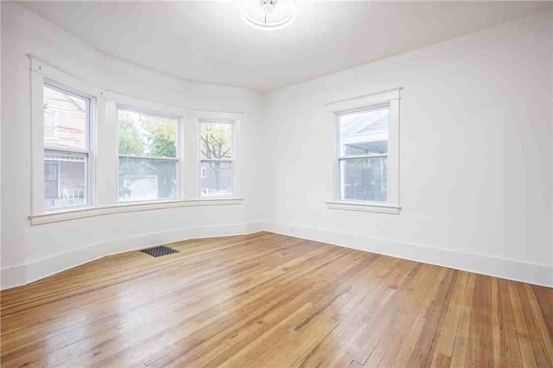 35 Lawton St - Photo 6 of 23