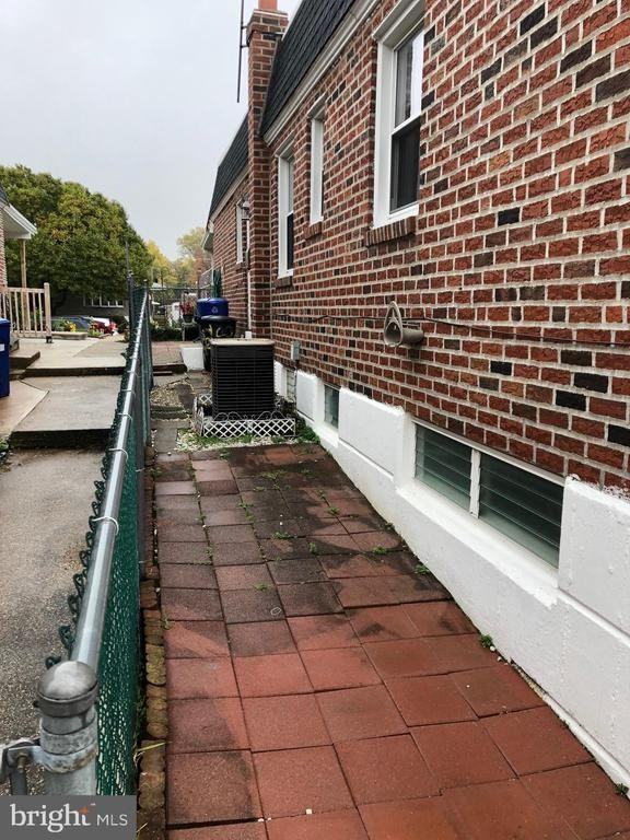 8550 Tolbut Street - Photo 2 of 22