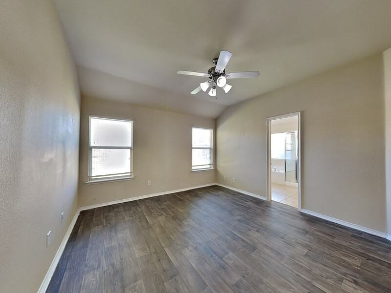 1114 Bexar Ave - Photo 7 of 17