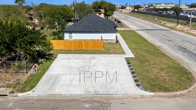 318 W New Hampshire - Photo 7 of 15