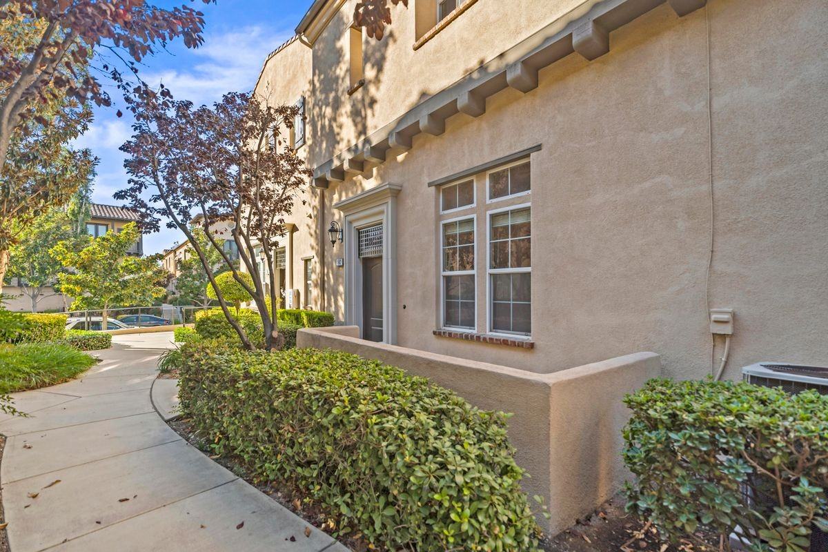 4437 Owens St - Photo 4 of 32