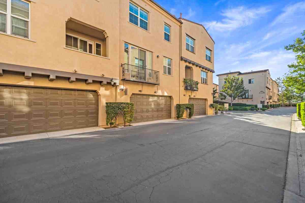 4437 Owens St - Photo 6 of 32