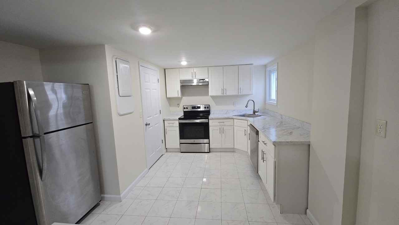11 Center St Apt 1 #NA - Photo 3 of 6