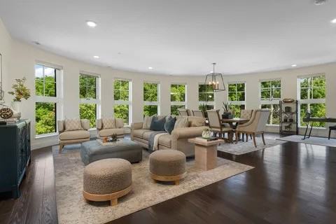 218 W Kingsley St #409 - Photo 2 of 28