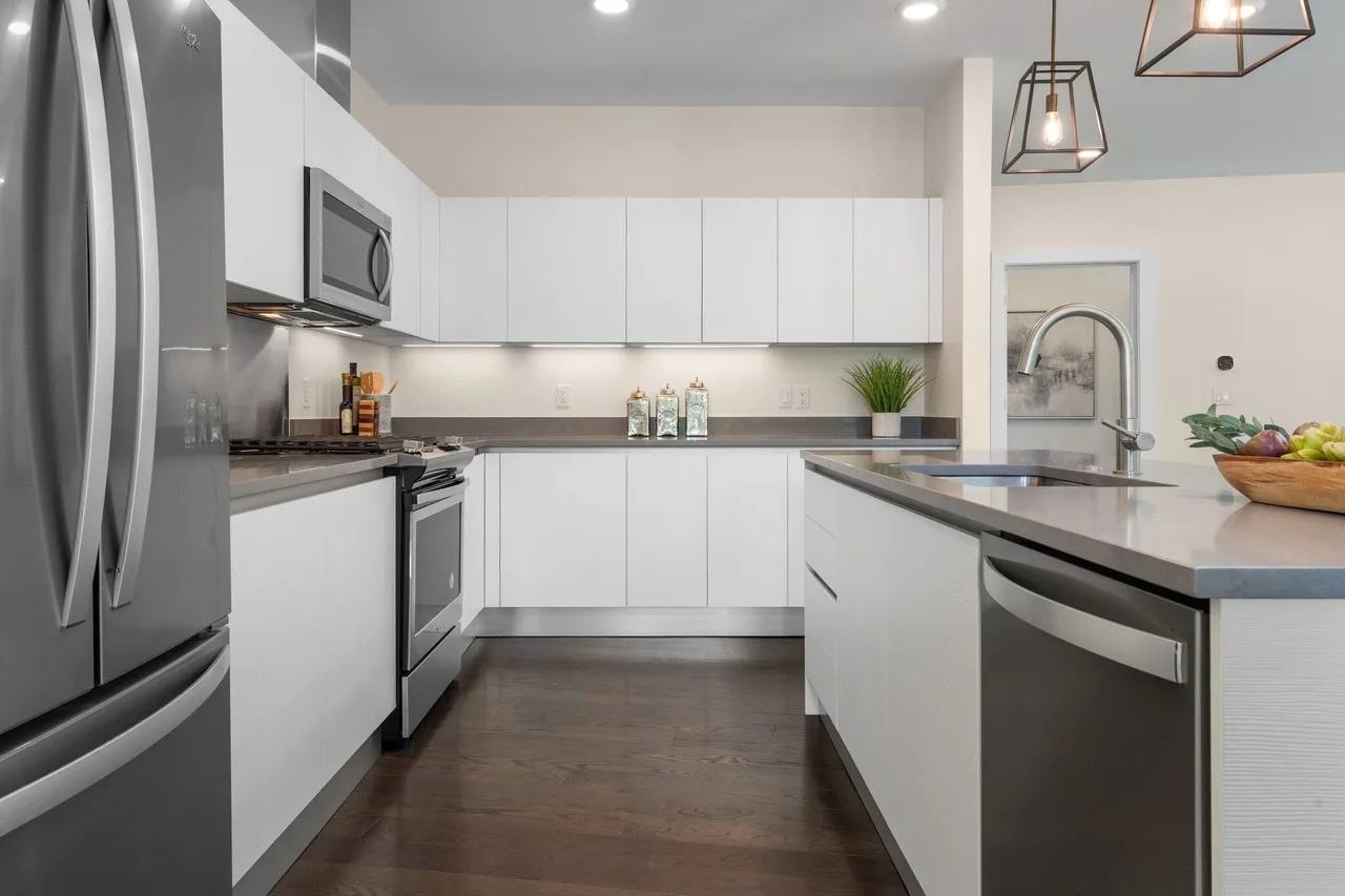 218 W Kingsley St #409 - Photo 6 of 28