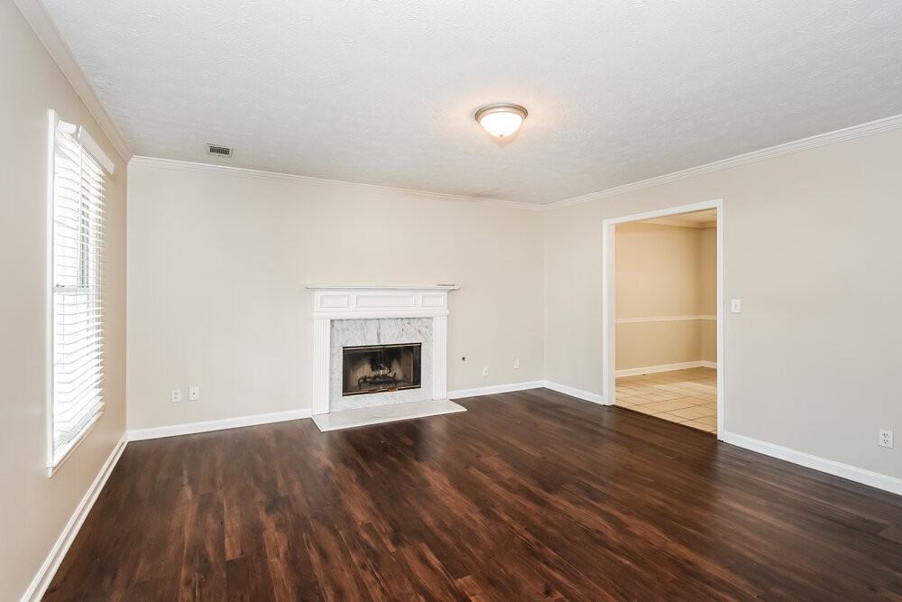 1150 Burning Bush Dr - Photo 4 of 17