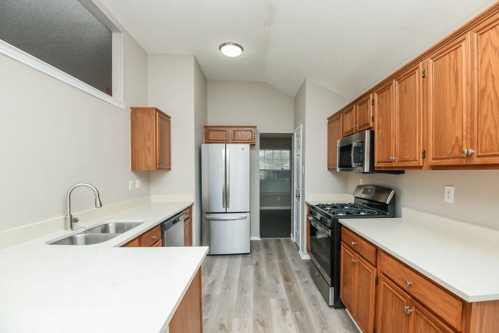 5133 Eastcreek Dr - Photo 7 of 16