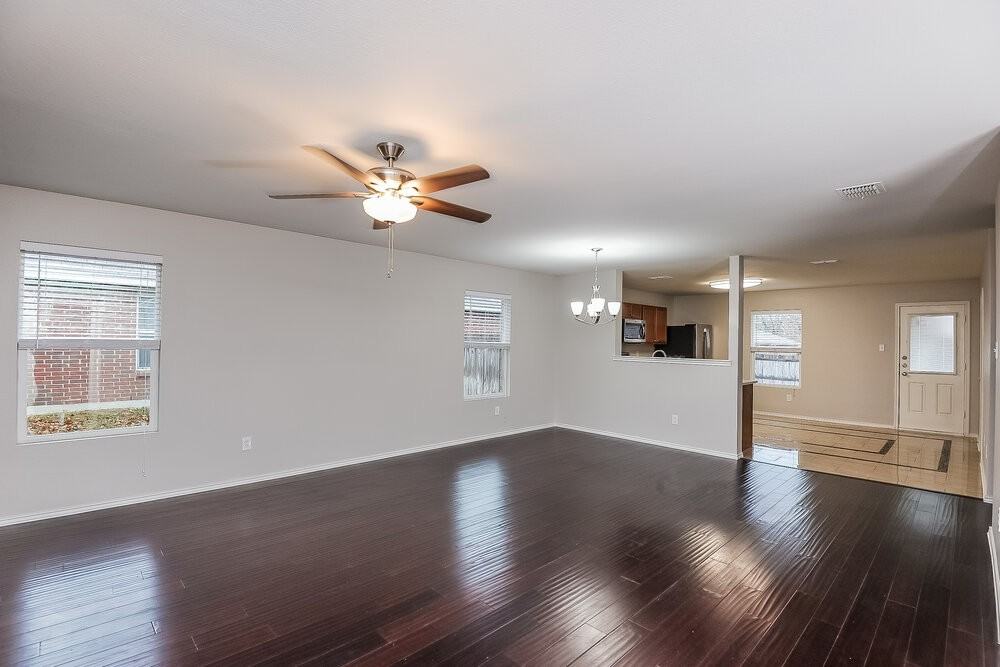 8123 Stowe Springs Ln - Photo 3 of 16