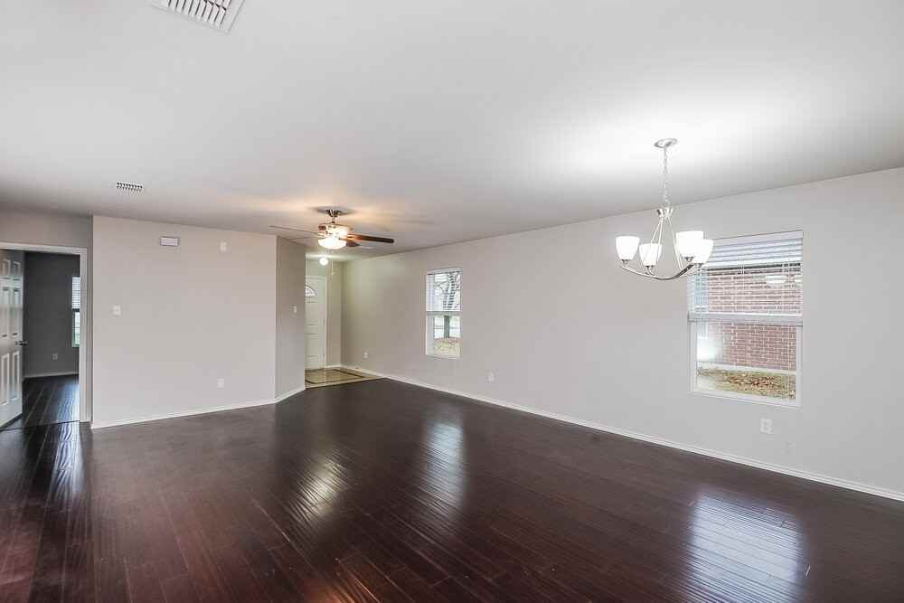 8123 Stowe Springs Ln - Photo 4 of 16