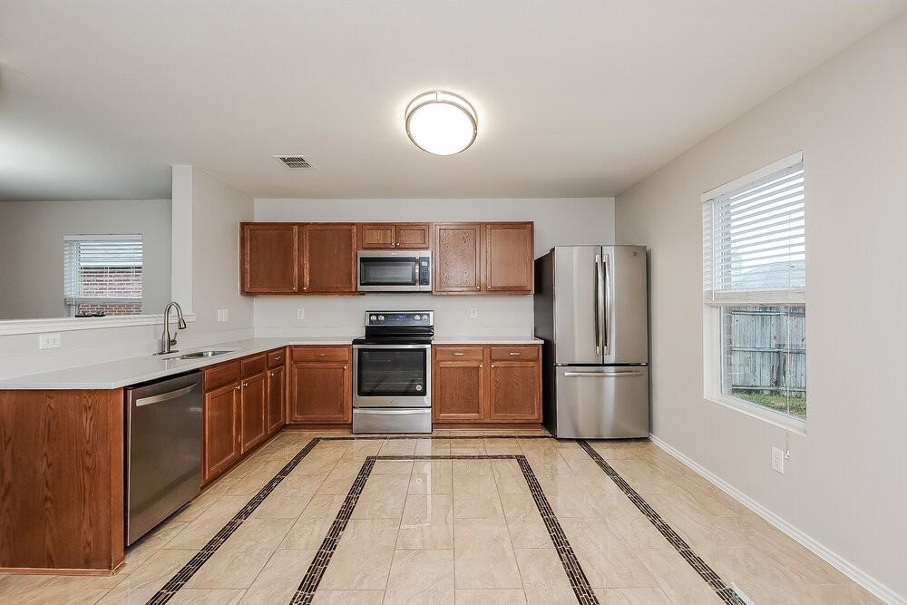 8123 Stowe Springs Ln - Photo 6 of 16