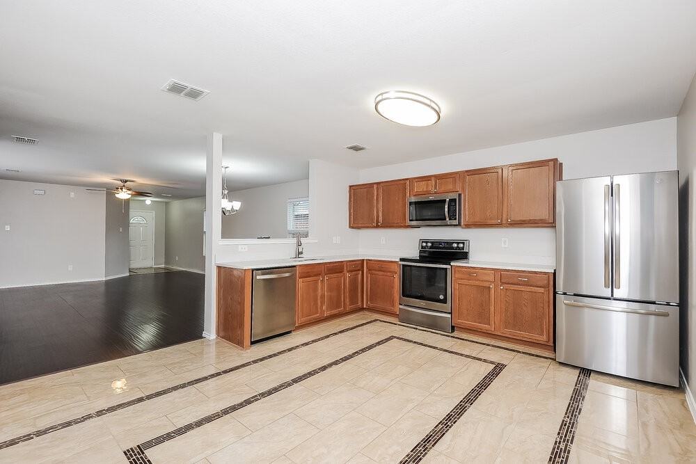 8123 Stowe Springs Ln - Photo 7 of 16